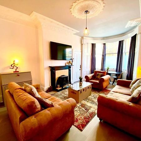 Anchored Homely Apartment In Historic Centre Пейзли Екстериор снимка