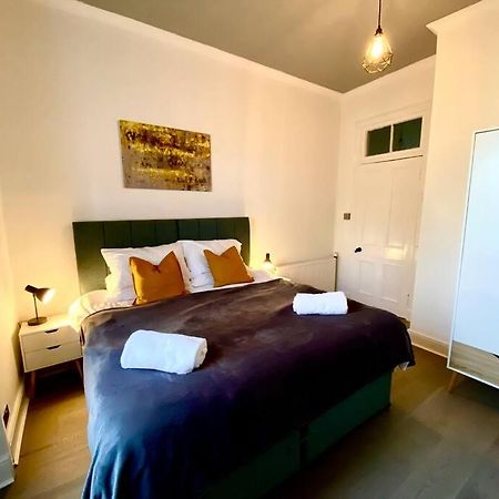 Anchored Homely Apartment In Historic Centre Пейзли Екстериор снимка