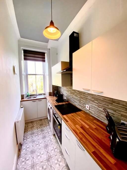 Anchored Homely Apartment In Historic Centre Пейзли Екстериор снимка