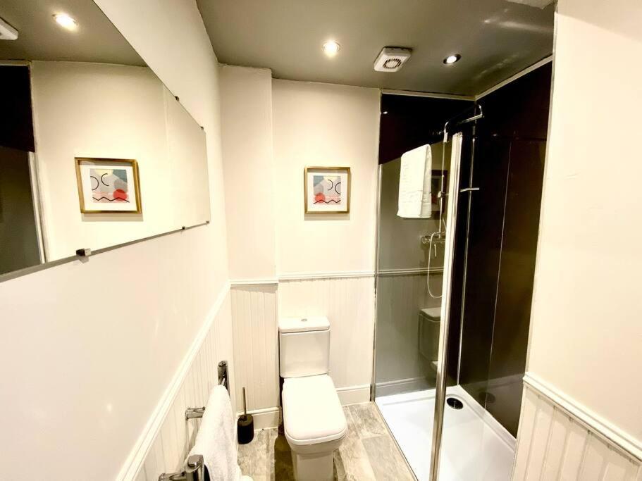 Anchored Homely Apartment In Historic Centre Пейзли Екстериор снимка