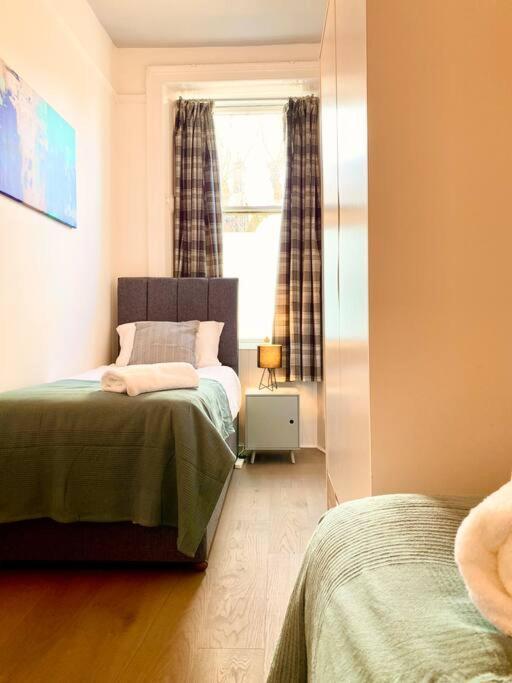 Anchored Homely Apartment In Historic Centre Пейзли Екстериор снимка