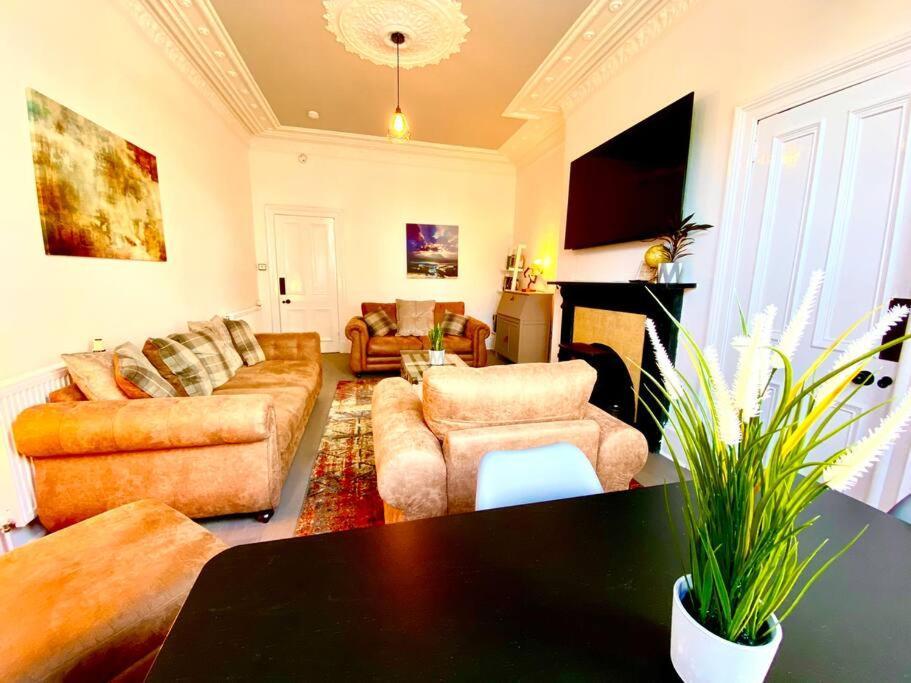 Anchored Homely Apartment In Historic Centre Пейзли Екстериор снимка