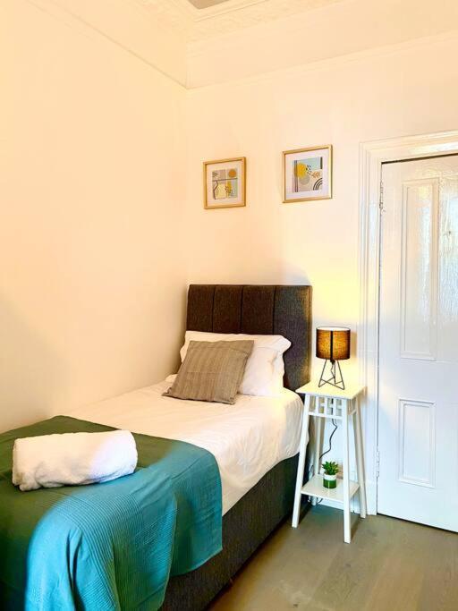 Anchored Homely Apartment In Historic Centre Пейзли Екстериор снимка